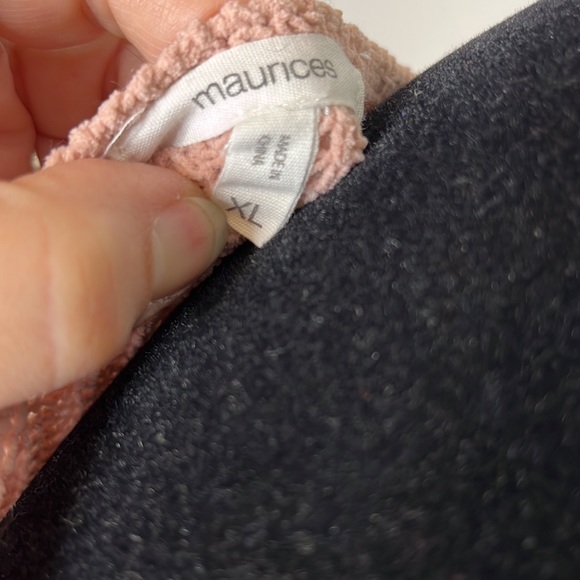 Maurices Chenille Colorblock
Pullover.  Pre-loved. Slightly cropped. XL - Picture 4 of 5